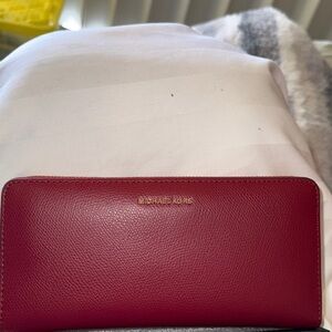 NWOT - Micheal Kors Deep Red Rouge Profond - Jet set Wallet/Wristlet. Beautiful